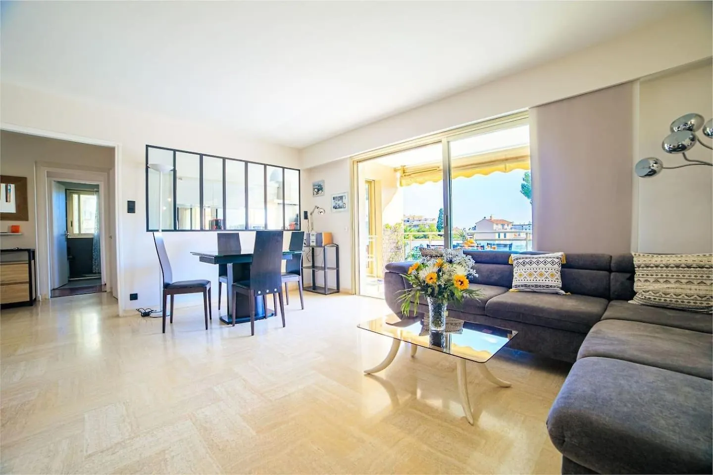 Spacieux Appartement ! Le Numero De Whatzap Est Sur La Photo ! Cannes