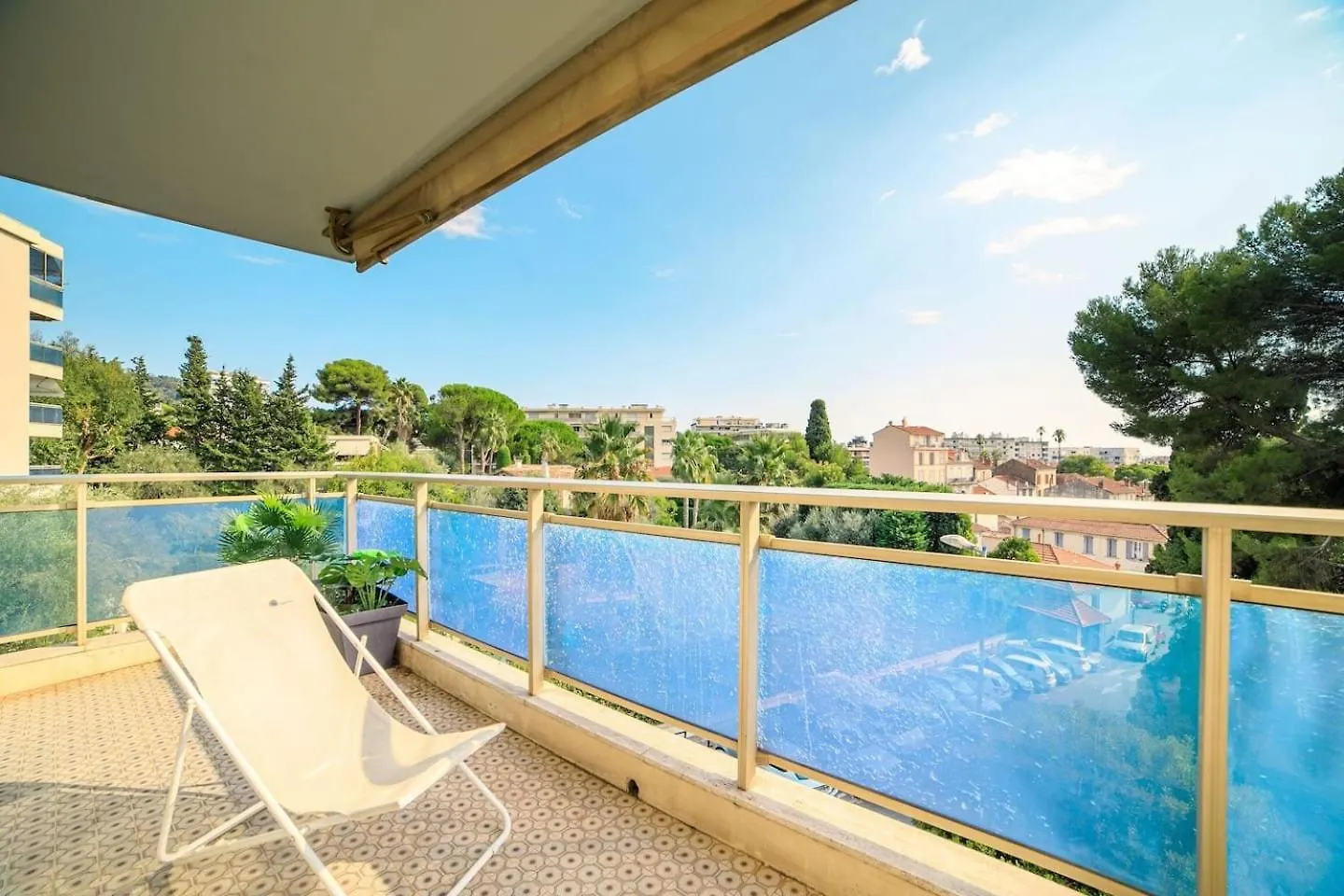Ubytování v soukromí Spacieux Appartement ! Le Numero De Whatzap Est Sur La Photo ! Cannes Francie