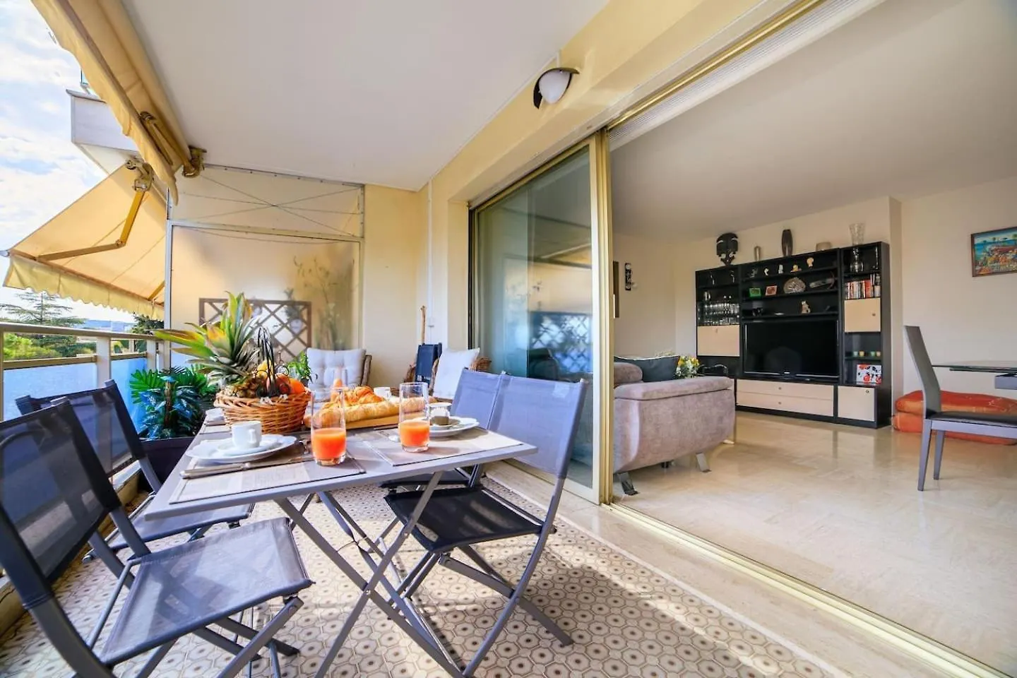 Spacieux Appartement ! Le Numero De Whatzap Est Sur La Photo ! Cannes Ubytování v soukromí