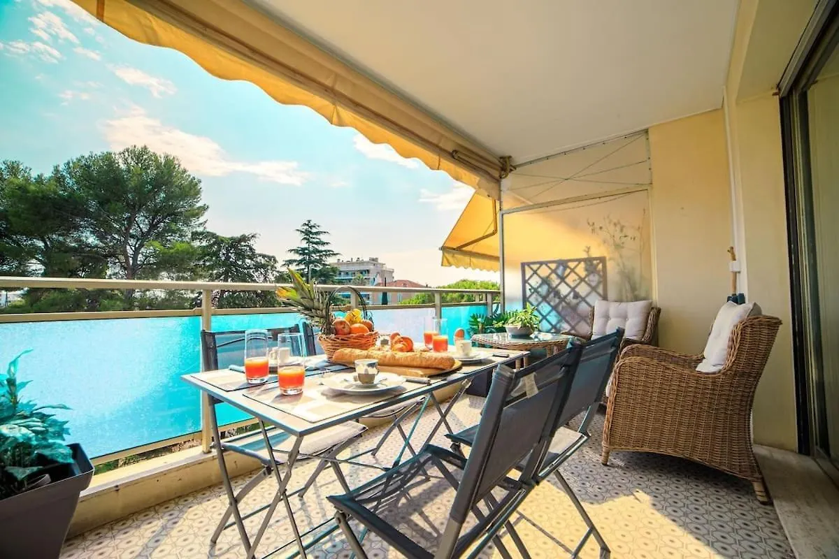 Ubytování v soukromí Spacieux Appartement ! Le Numero De Whatzap Est Sur La Photo ! Cannes